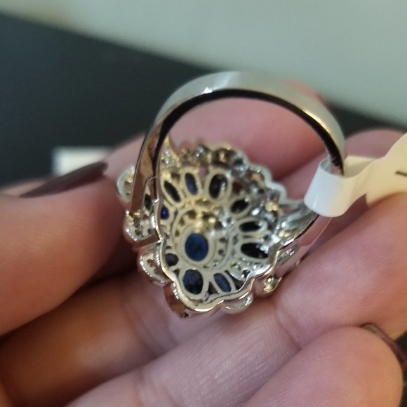 Swarovski Elements Blue Crystal Floral Ring Women's size 8 - Picture 2 of 8